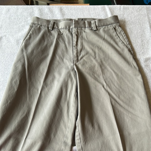3 for 1 price: 3 pair of Men’s Dockers D3 classic fit khakis - Size 31x30. - Picture 7 of 11